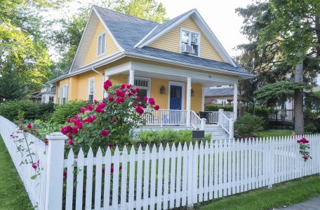 How Humidity in The Woodlands Impacts Paint Jobs